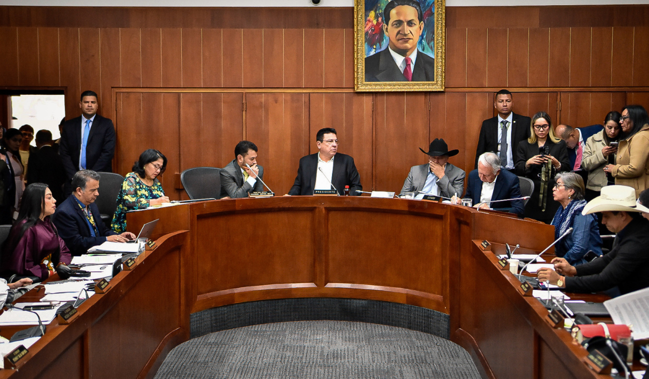 La Comisión Séptima de la Cámara de Representantes levanta sesión por ausencia de autoridades en debate sobre crisis de Nueva EPS.